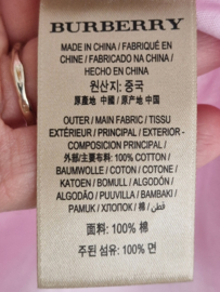 Burberry T-shirt met V-hals. Maat M. Lichtroze.