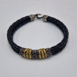 Platadepalo armband. Zwart leer, zilver en goud.