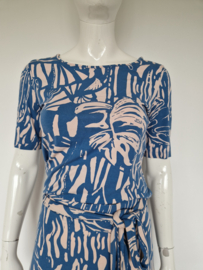 Juffrouw Jansen top Magda. Maat M. Blauw.