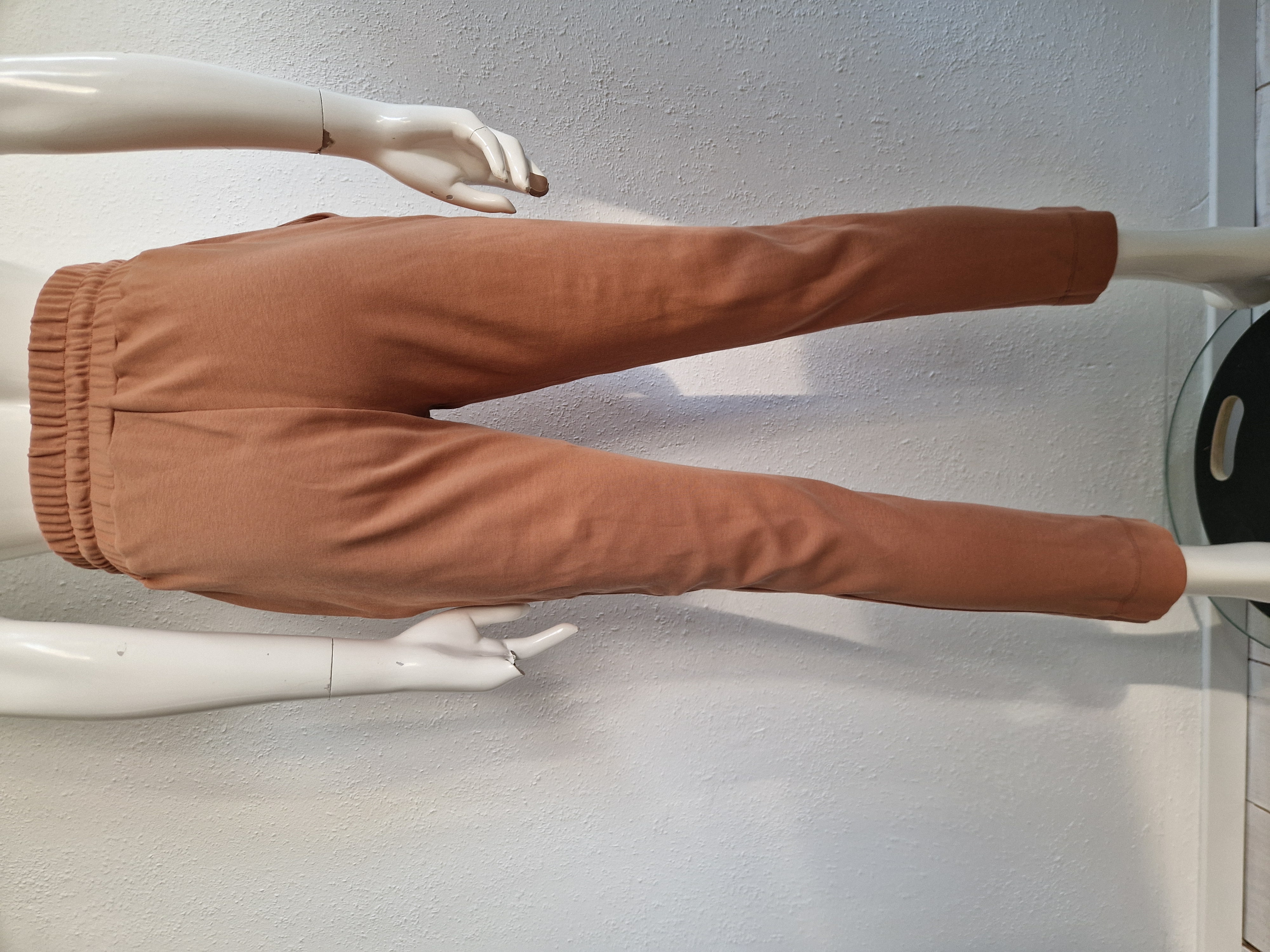Riani jogging pantalon. Maat 36, Karamel.