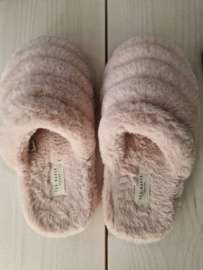 Ted Baker faux fure mule slippers. Zachtroze