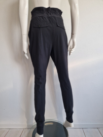 Studio Anneloes pantalon. Maat M. Travelstof/off black.