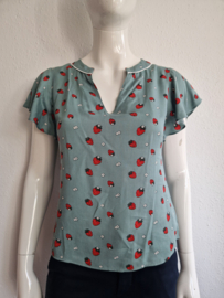 Sugarhill top met V-hals. Maat 36, Groen/aardbeienprint.