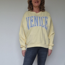 Colourful Rebel Venice Patch sweater. Maat L. Geel.
