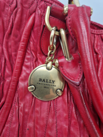 Bally schoudertas Caryne. Rood/gerimpeld leer.