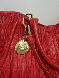 Bally schoudertas Caryne. Rood/gerimpeld leer.