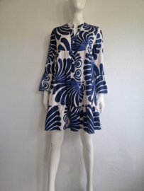 Cremekleurige jurk met blauwe print. Maat XL.