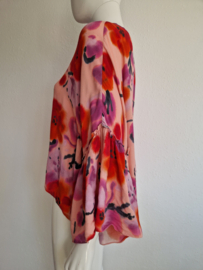 Essentiel Antwerp Blushing Floral top. Maat S. Roze/rood.