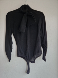 Elisabetta Franchi bodysuit. Maat 38, Zwart/strik.