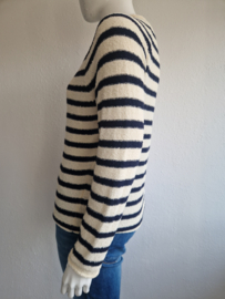Purdey trui. Maat XL. Crème/blauw gestreept.