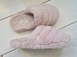 Ted Baker faux fure mule slippers. Zachtroze