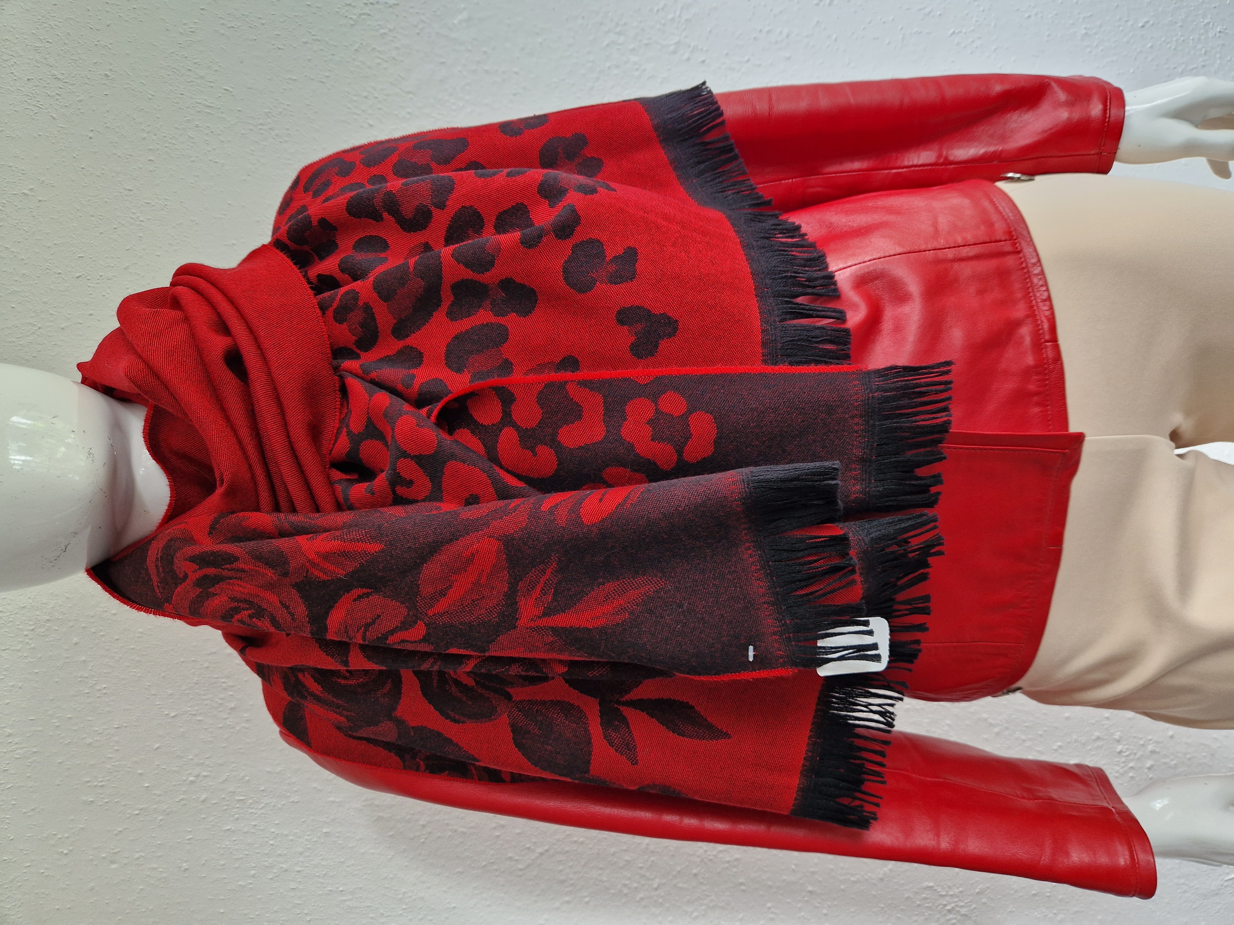 Shawl Rood/zwart/rozen.