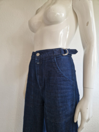 Closed jeans met wijde pijpen. Maat 29, Donkerblauw