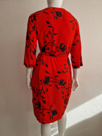 Kyra jurk. Maat 42/44, Rood/donkerblauw/print.