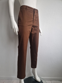 Closed pantalon. Maat 30, Bruin