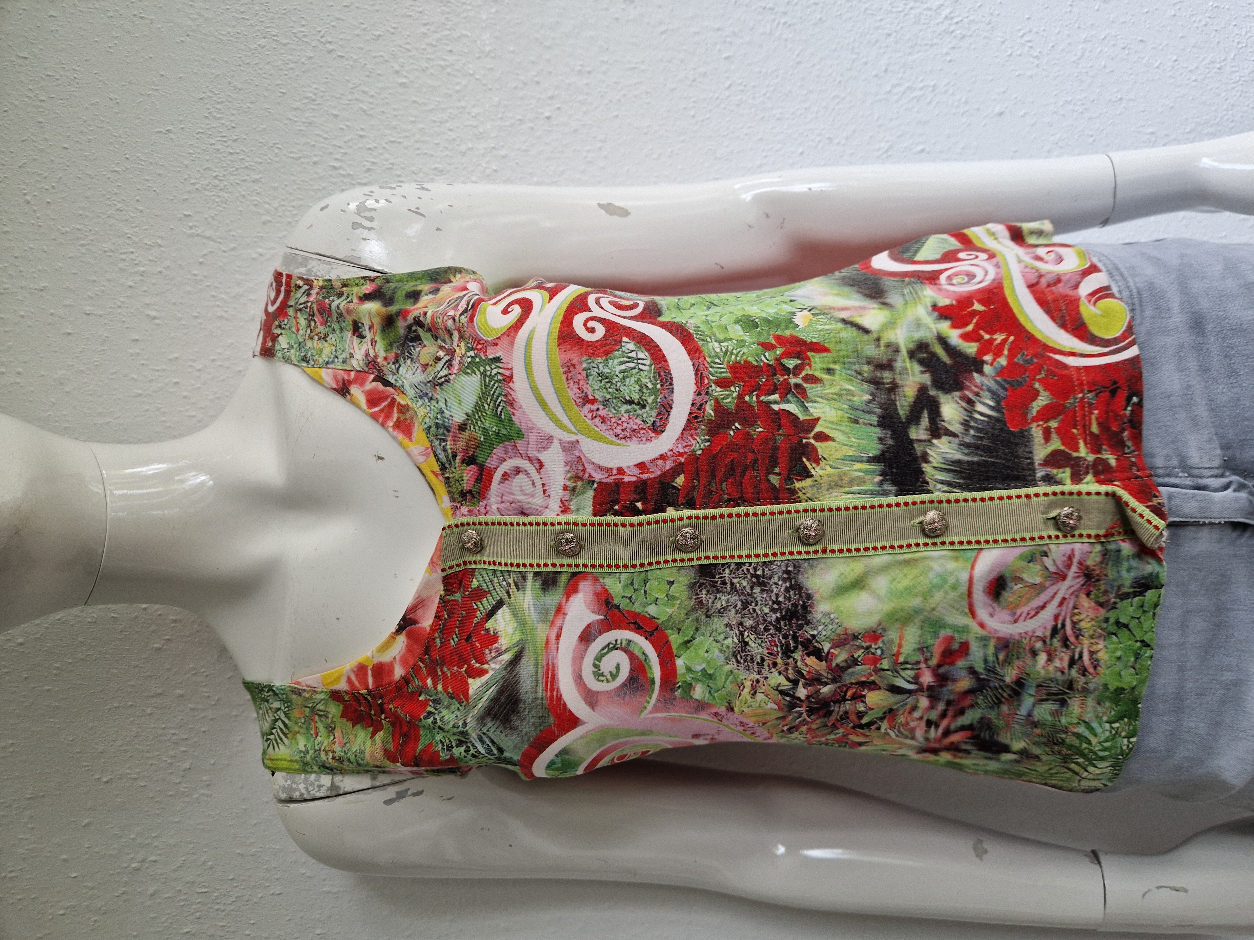 Eva & Claudi top. Maat M. All over print.