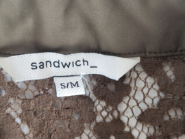 Sandwich losse kanten kraag. Maat S/M. Olijfgroen