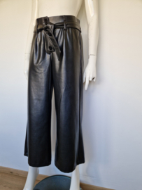 D’Étoiles Casiopé faux leather culotte. Maat M. Zwart