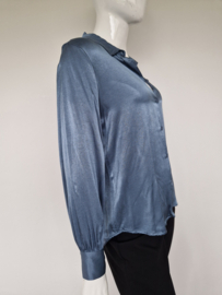 Red Button blouse. Maat L. Ijsblauw/satijn.