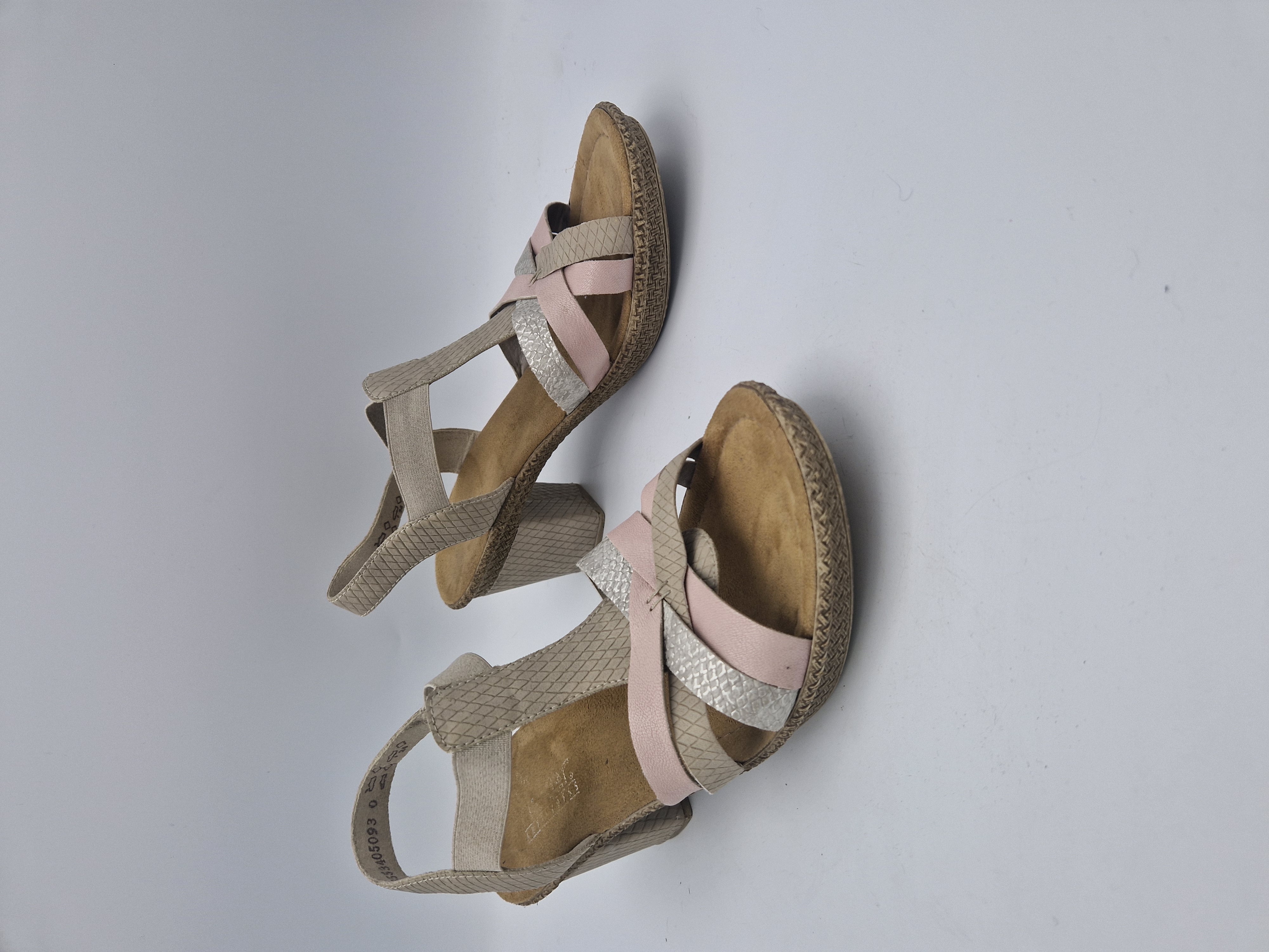 Rieker sandalen met hak. Maat 40, Zachtroze/zilver.