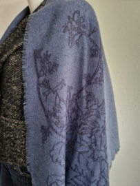 Laine Bonnet shawl. Blauwtinten/acryl.