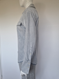 Closed Fitted Utility shirt. Maat M. Lichtgrijs