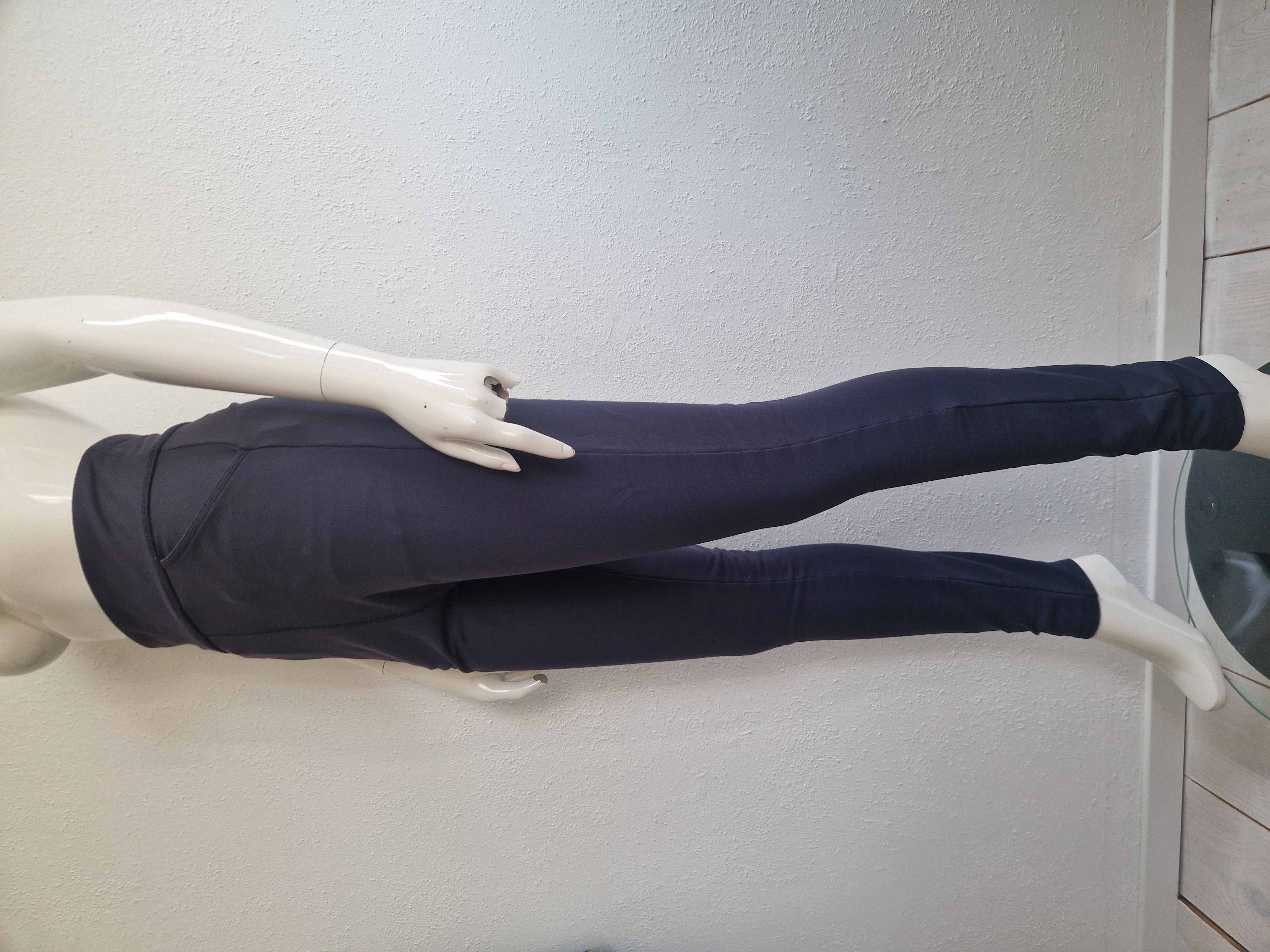 Trvl Drss pantalon. Maat M. Donkerblauw.