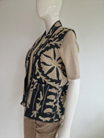 By Staer vest Isolde. Maat M. Antraciet/beige/ Suzani