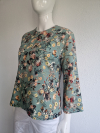 Gustav top. Maat 40, Zacht groen/bloemenprint.