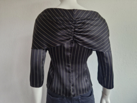 Emporio Armani top. Maat 10. Zwart/krijtstreep.