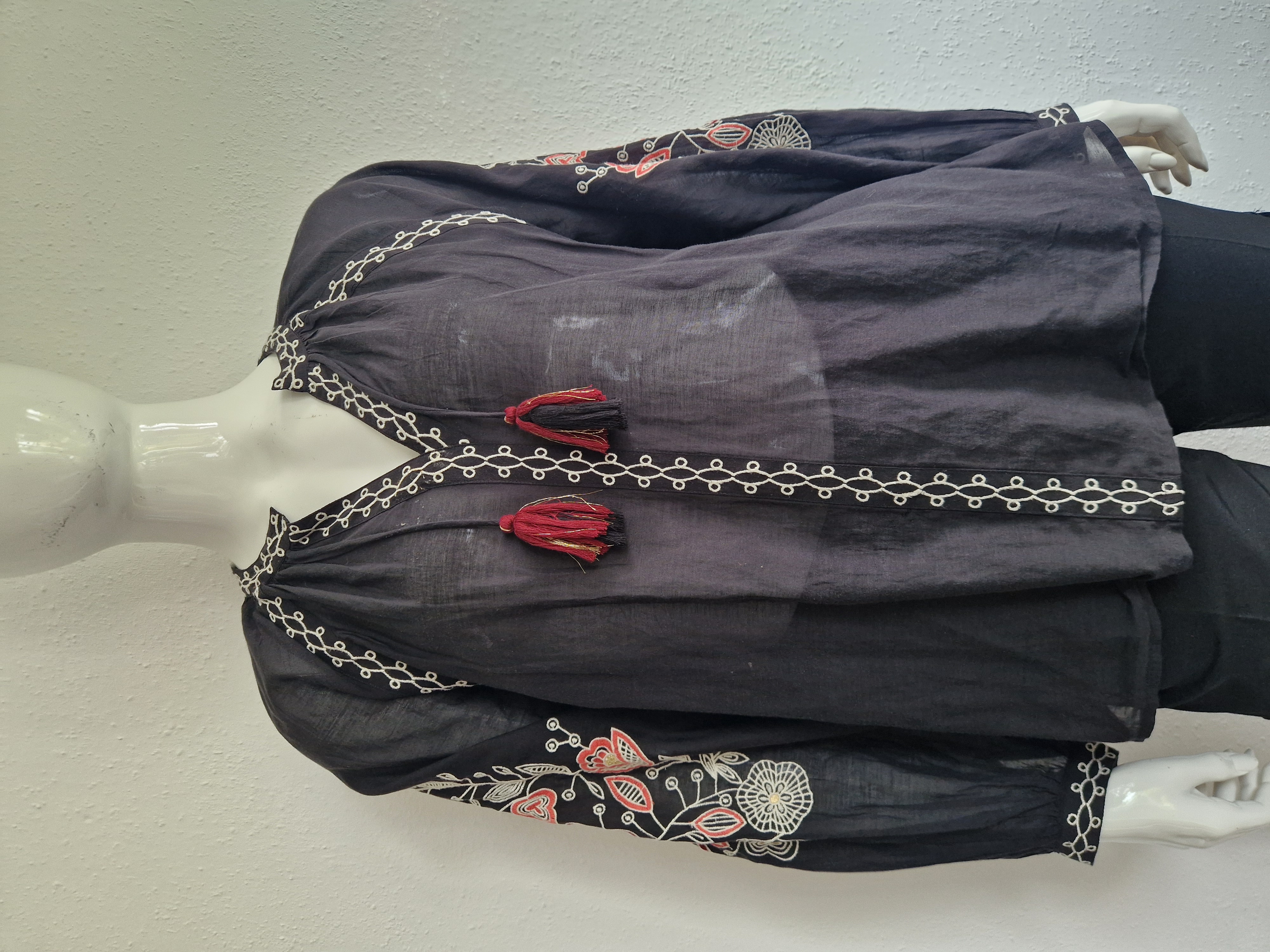 Summum top Sushi Voile Embroidery. Maat 42, Zwart