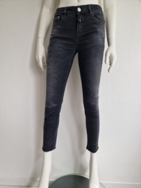 Closed ripped skinny. Maat 27, Zwart.