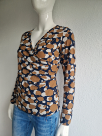 Studio Anneloes overslagtop. Maat S. Blauw/bruin/print.