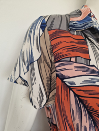 Batida jurk met kleurrijke print. Maat 5.