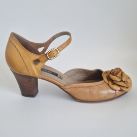 Alberto Fermani leren pumps met bloem. Maat 37