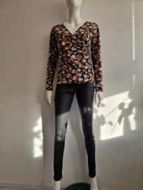 Studio Anneloes overslagtop. Maat S. Blauw/bruin/print.