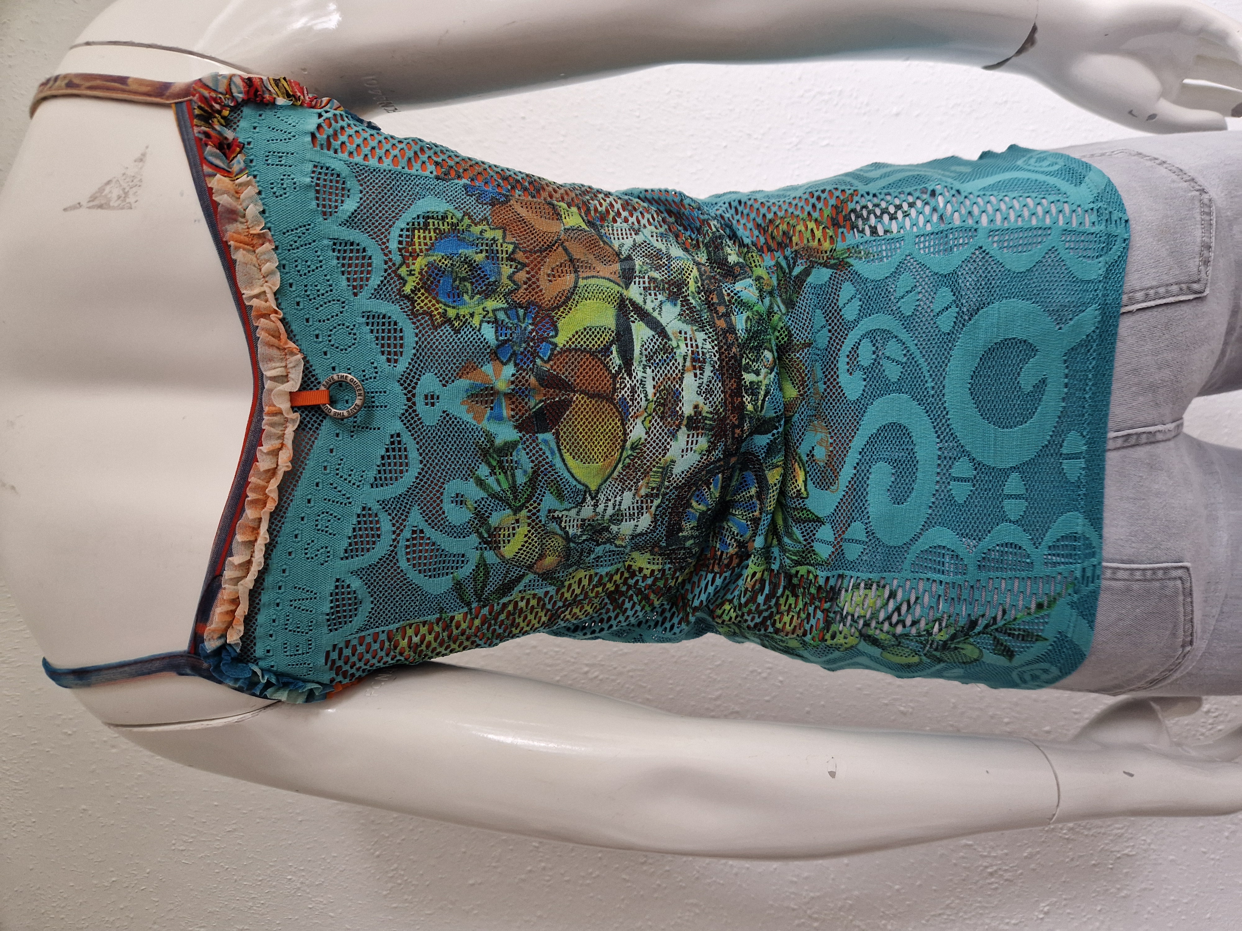 Save the Queen top. Maat M. Turquoise/print.
