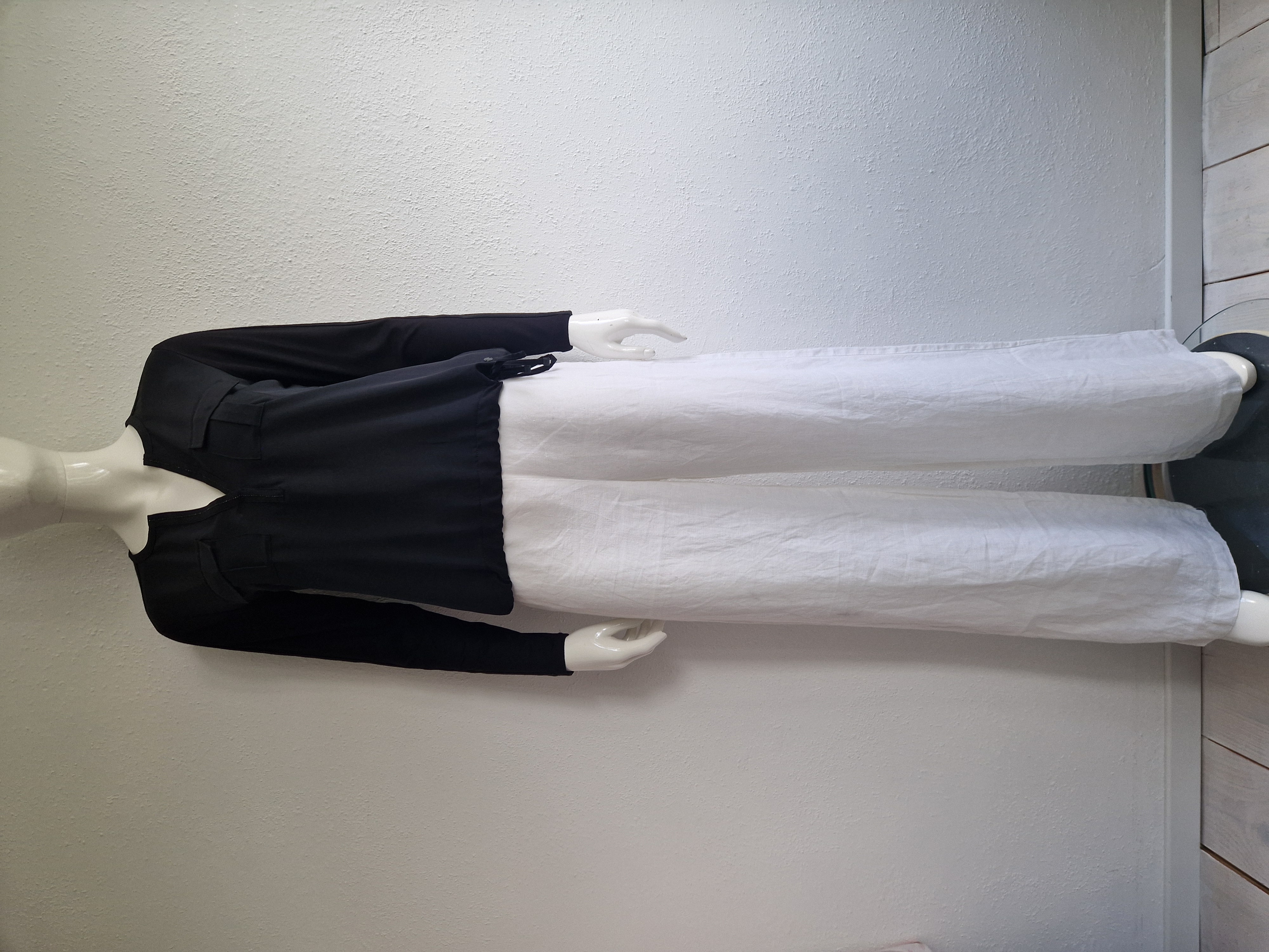 Monari blouse top met V-hals. Maat 36,Zwart