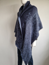 Laine Bonnet shawl. Blauwtinten/acryl.