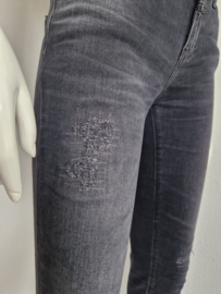 Closed ripped skinny. Maat 27, Zwart.