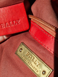 Bally schoudertas Caryne. Rood/gerimpeld leer.