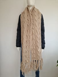 Shawl en handschoenen. Beige/kabel gebreid.