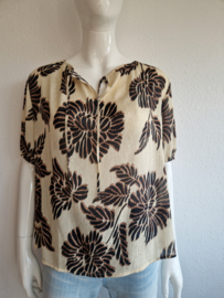 Studio Anneloes top . Maat L. Crème/print.