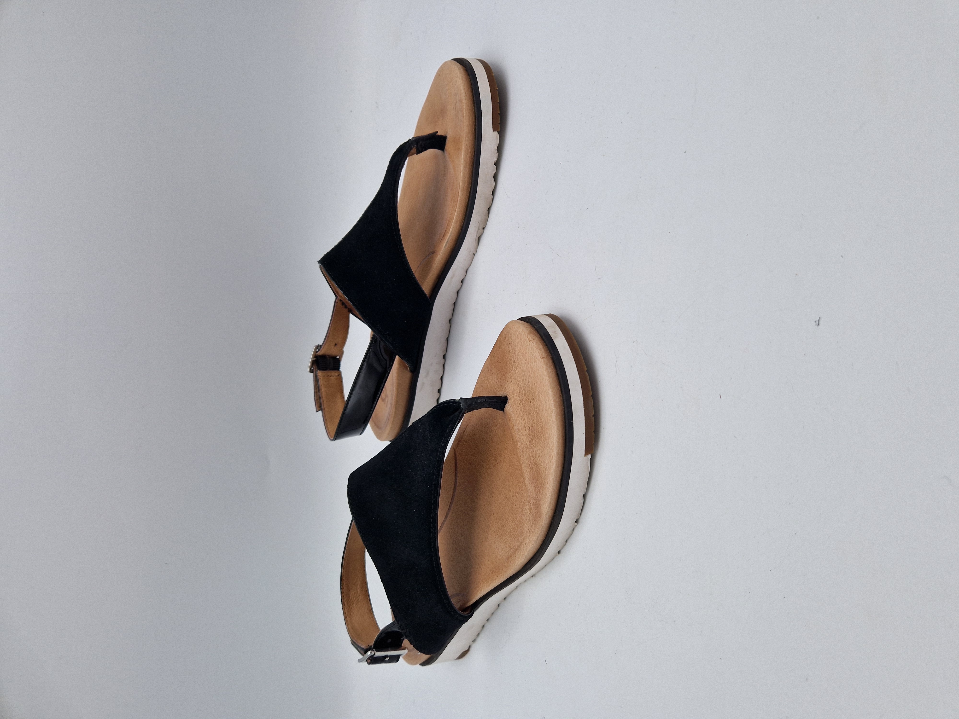 UGG Alessia suède sandalen. Maat 39. Zwart/suède.