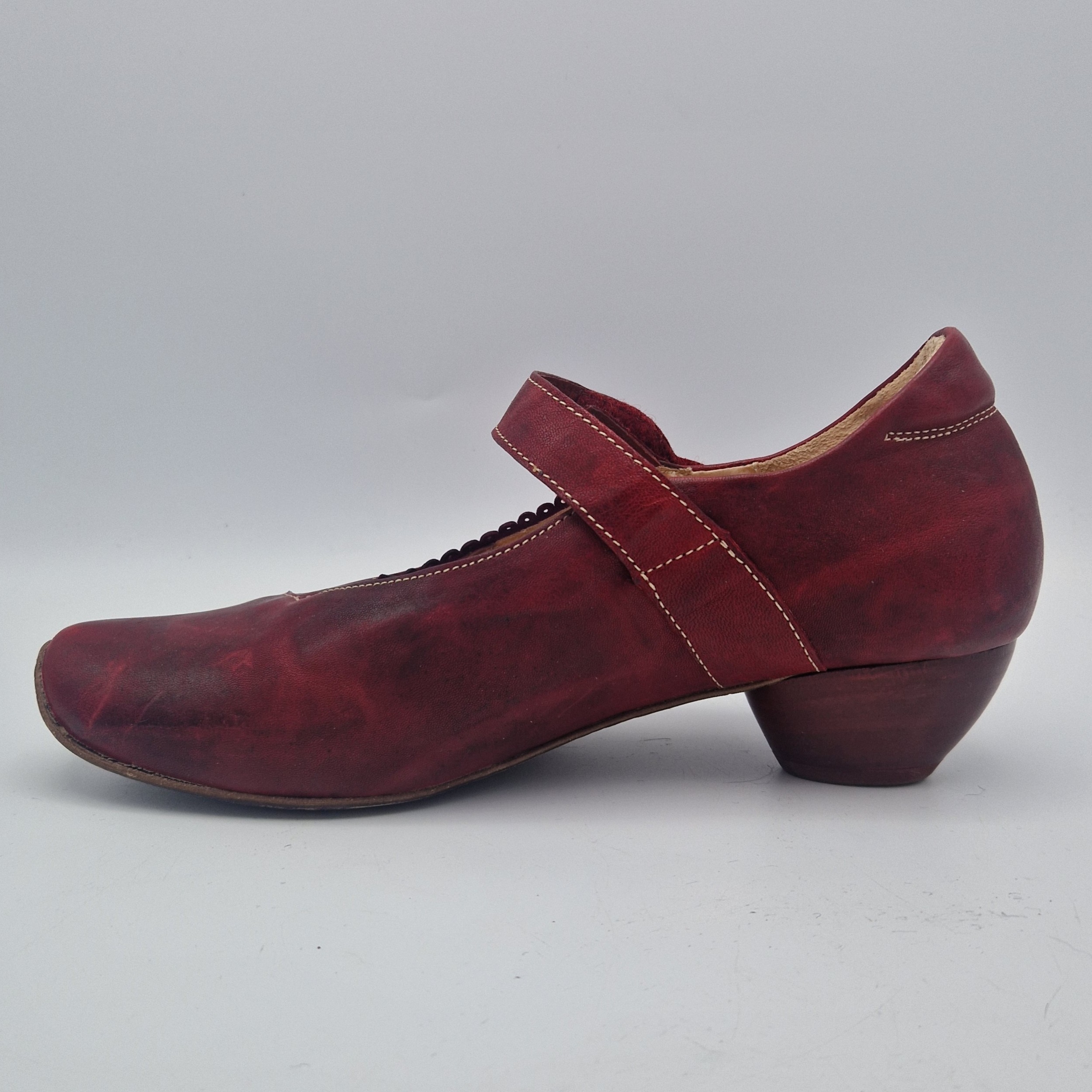 Think! Pumps. Maat 38,5, Rood gemêleerd/ leer