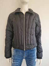 Benetton jack. Maat M. Zwart.