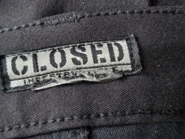 Closed pantalon Pedal Pusher. Maat 38/40, Zwart.