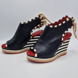 Lola Ramona peeptoes met sleehak. Maat 40, Zwart/wit.