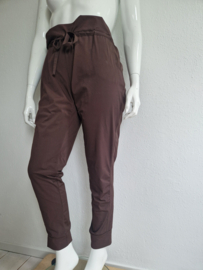 Norah pantalon. Maat 44. Bruin/travelstof.