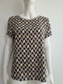 Marc Cain top met grafische print. Maat 4. Zijde